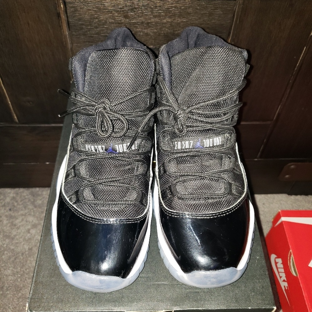 Black retro 11s